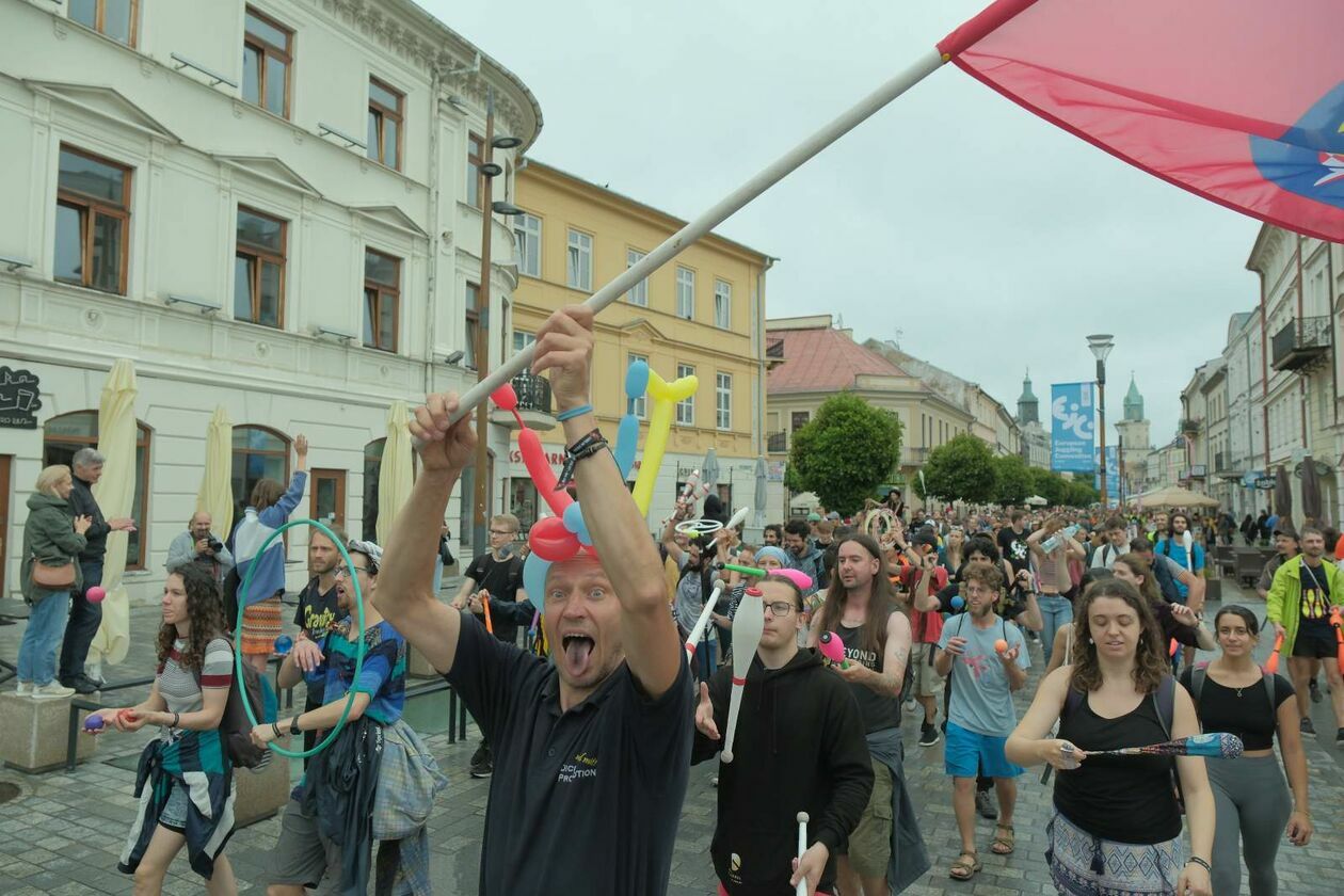  45. Europejska Konwencja Żonglerska - Cyrkowa parada na pożegnanie (zdjęcie 25) - Autor: DW