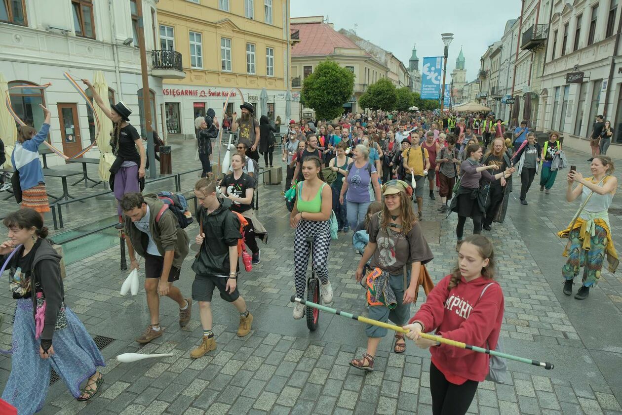  45. Europejska Konwencja Żonglerska - Cyrkowa parada na pożegnanie (zdjęcie 30) - Autor: DW