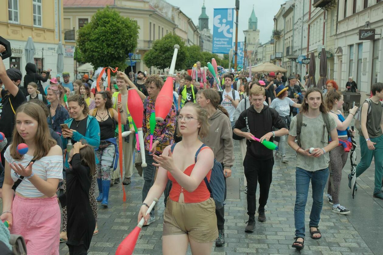  45. Europejska Konwencja Żonglerska - Cyrkowa parada na pożegnanie (zdjęcie 39) - Autor: DW