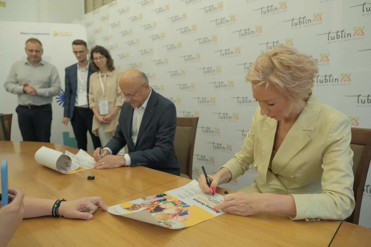  Projekt Family Spot - lubelski ratusz stał się centrum integracji rodzinnej (zdjęcie 15) - Autor: DW