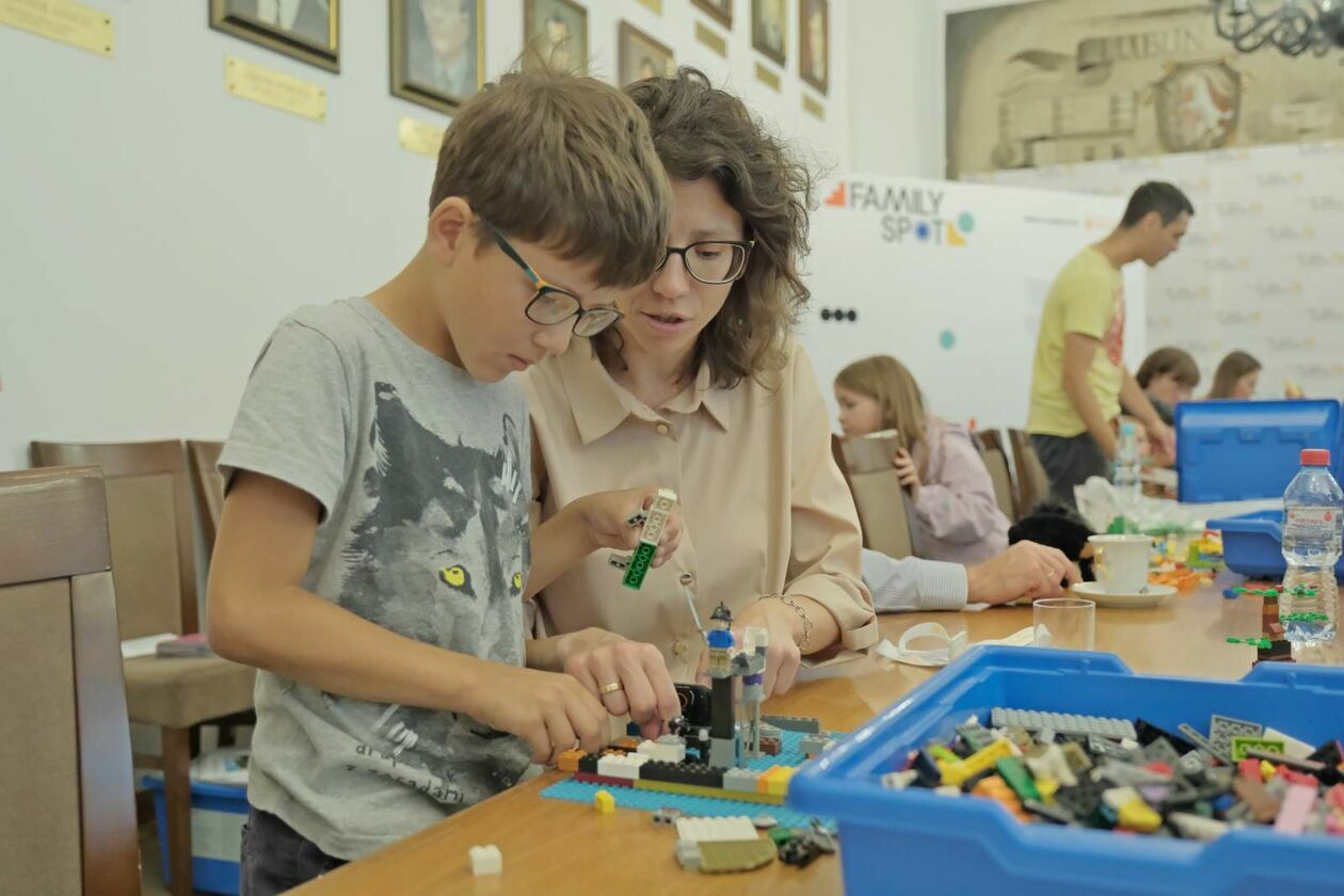  Projekt Family Spot - lubelski ratusz stał się centrum integracji rodzinnej (zdjęcie 20) - Autor: DW