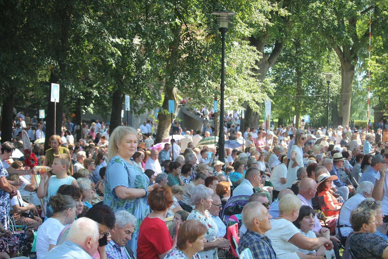  Uroczystości 300-lecia koronacji obrazu Matki Bożej w Kodniu  (zdjęcie 18) - Autor: Ewelina Burda