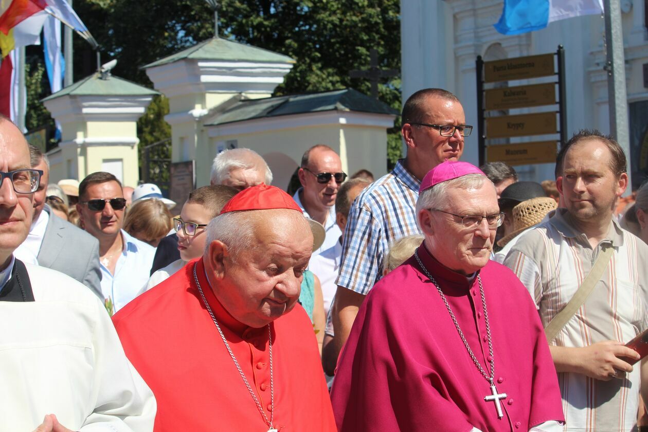  Uroczystości 300-lecia koronacji obrazu Matki Bożej w Kodniu  (zdjęcie 11) - Autor: Ewelina Burda