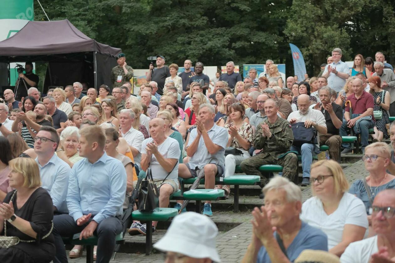  Koncert plenerowy z okazji obchodów Święta Wojska Polskiego (zdjęcie 31) - Autor: DW