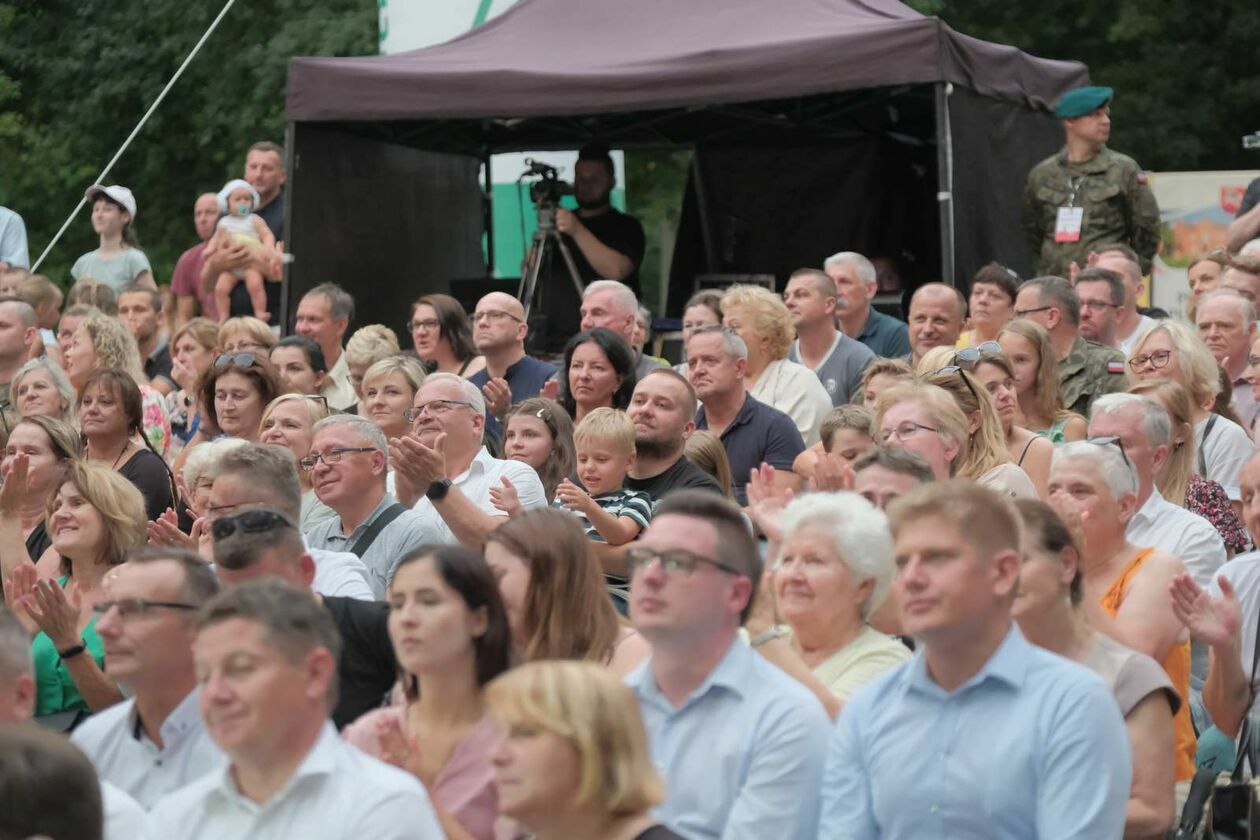  Koncert plenerowy z okazji obchodów Święta Wojska Polskiego (zdjęcie 30) - Autor: DW