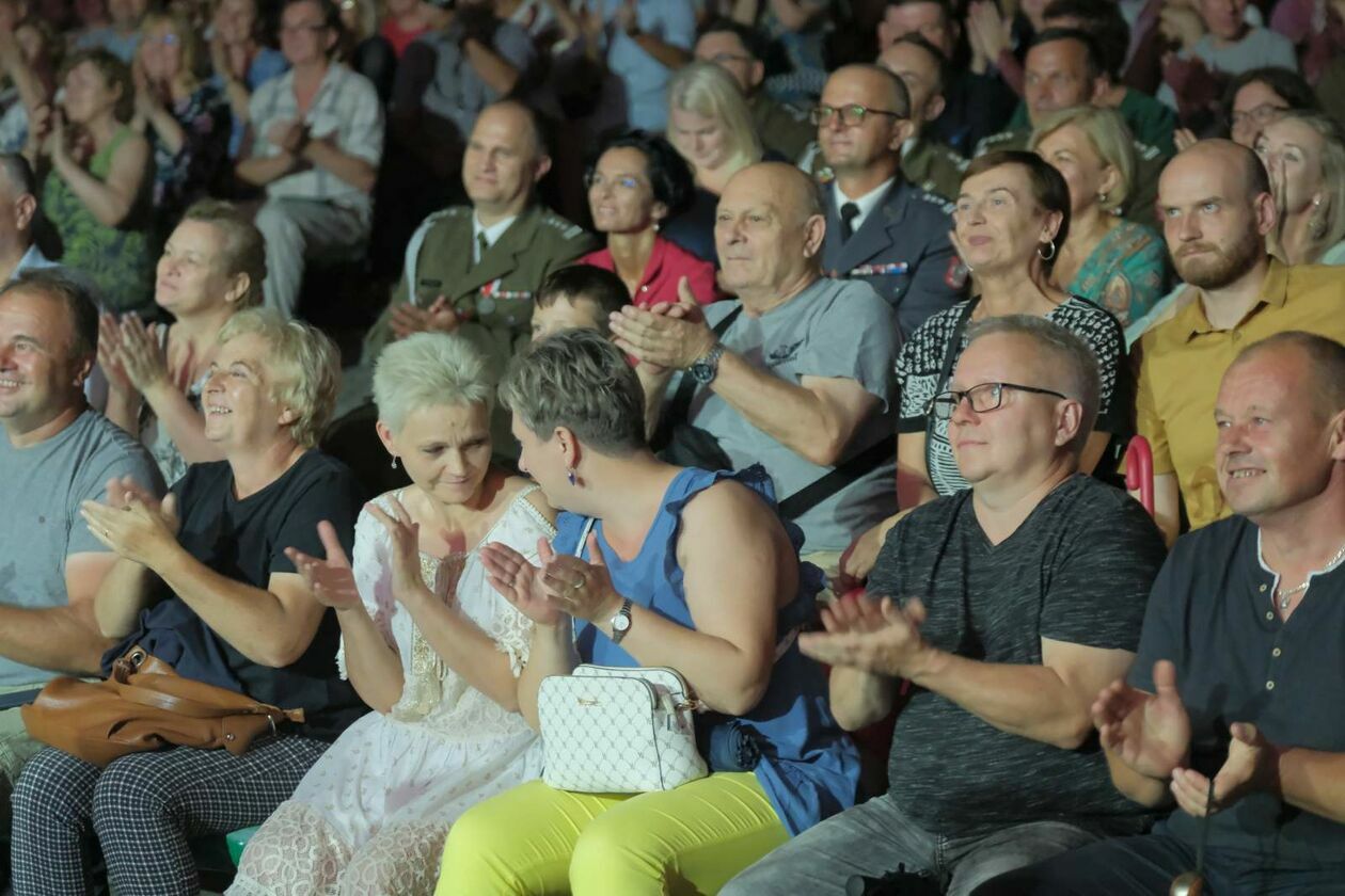  Koncert plenerowy z okazji obchodów Święta Wojska Polskiego (zdjęcie 4) - Autor: DW