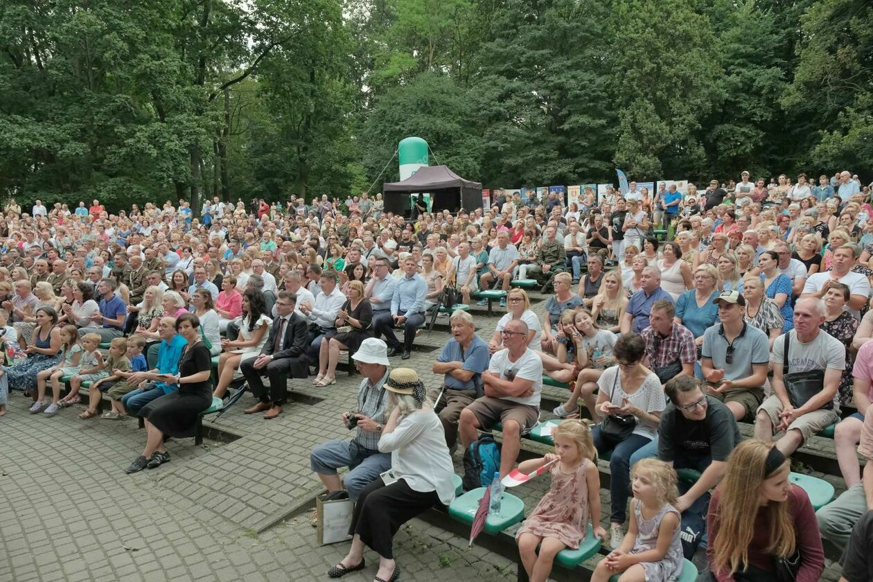  Koncert plenerowy z okazji obchodów Święta Wojska Polskiego (zdjęcie 42) - Autor: DW