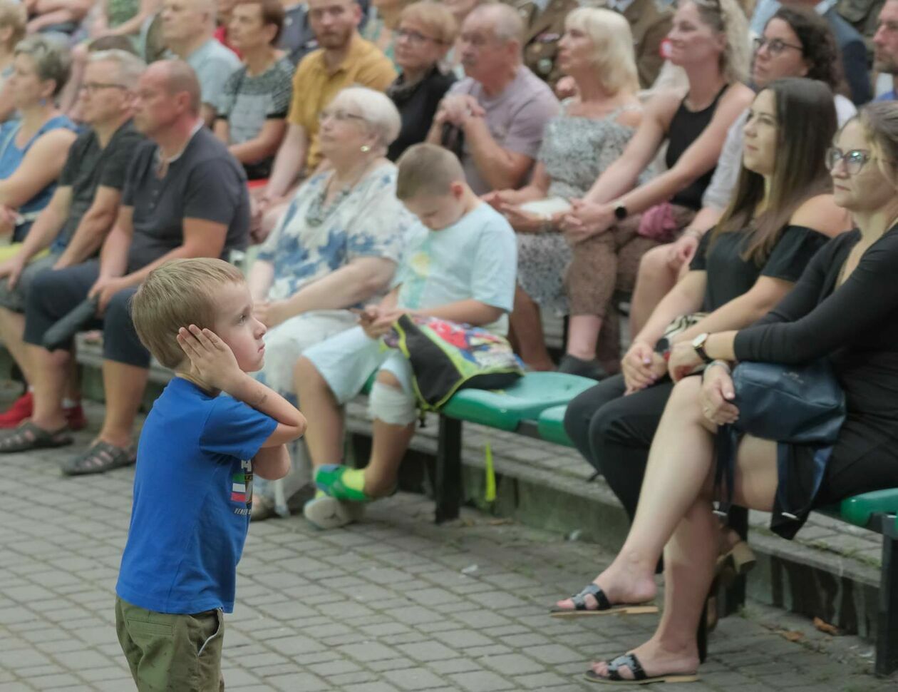  Koncert plenerowy z okazji obchodów Święta Wojska Polskiego (zdjęcie 32) - Autor: DW