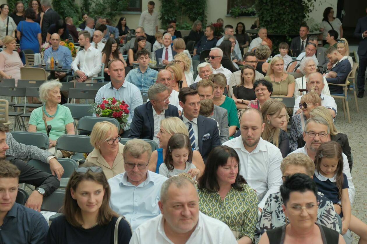  31 nowych adwokatów: ślubowanie aplikantów, którzy zdali egzamin adwokacki w lubelskiej IA (zdjęcie 5) - Autor: DW