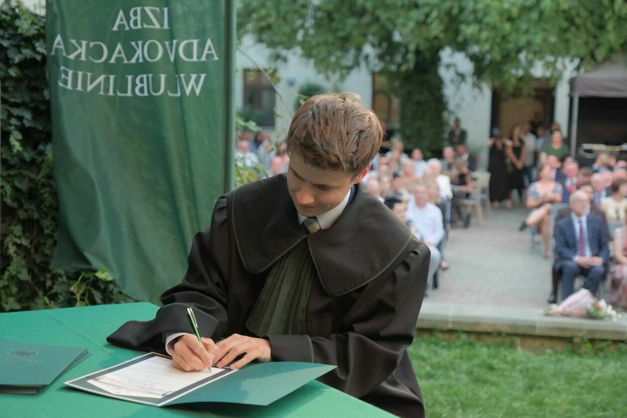  31 nowych adwokatów: ślubowanie aplikantów, którzy zdali egzamin adwokacki w lubelskiej IA (zdjęcie 57) - Autor: DW