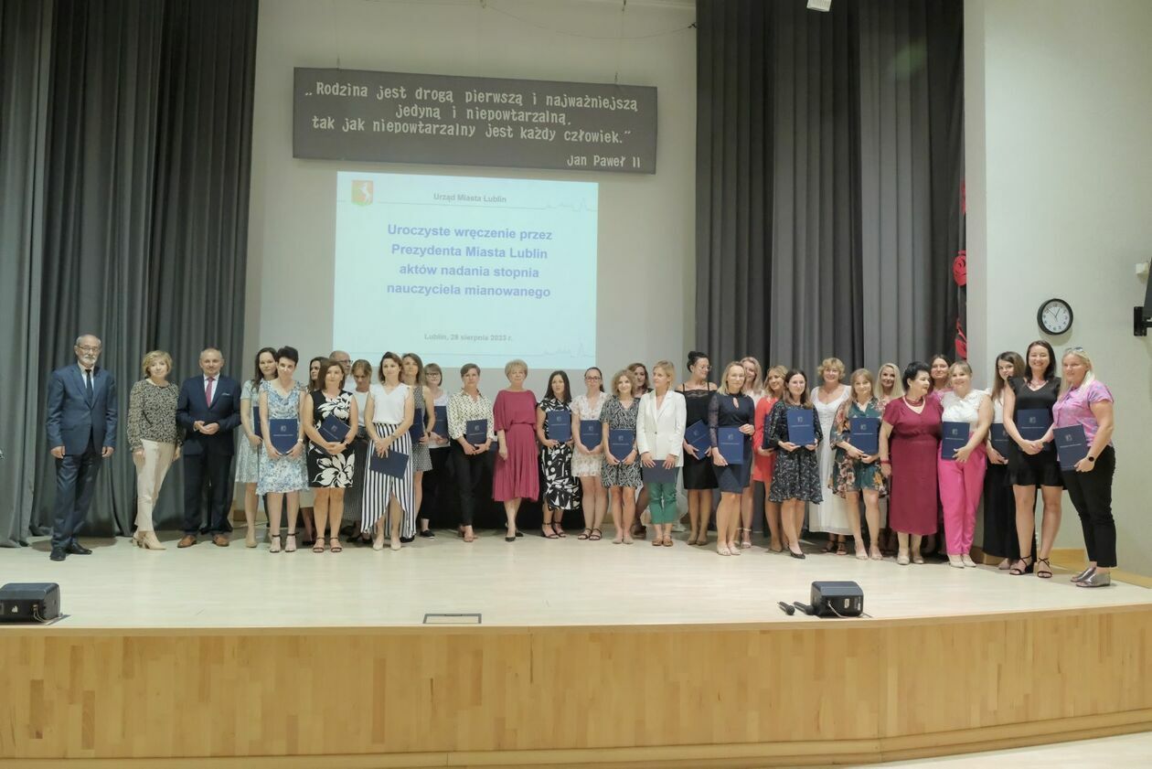  W Lublinie przybyło 330 nauczycieli mianowanych (zdjęcie 5) - Autor: DW