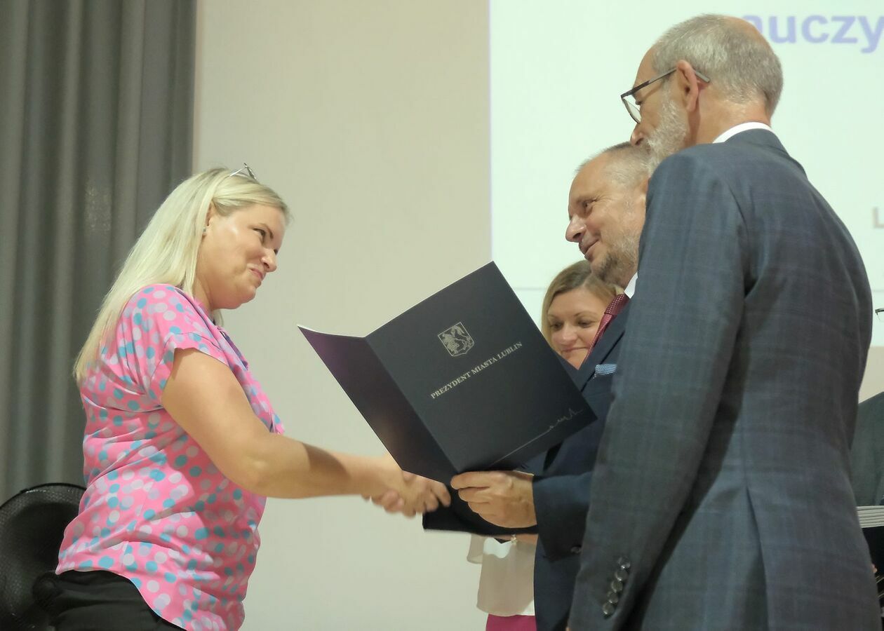  W Lublinie przybyło 330 nauczycieli mianowanych (zdjęcie 6) - Autor: DW