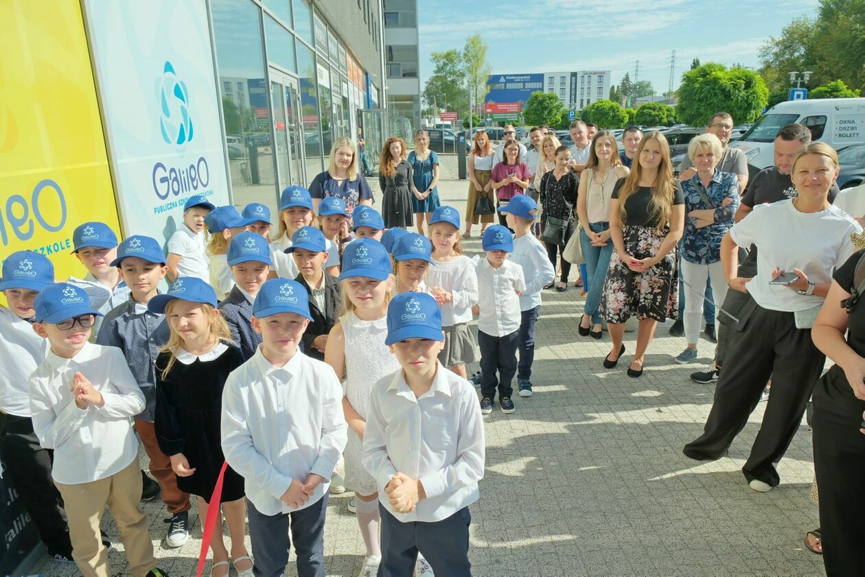 Rozpoczęcie roku szkolnego w nowej Publicznej Szkole Podstawowej Galileo w Lublinie (zdjęcie 5) - Autor: DW