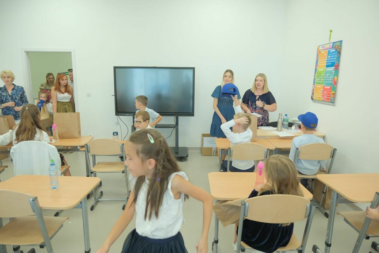  Rozpoczęcie roku szkolnego w nowej Publicznej Szkole Podstawowej Galileo w Lublinie (zdjęcie 21) - Autor: DW
