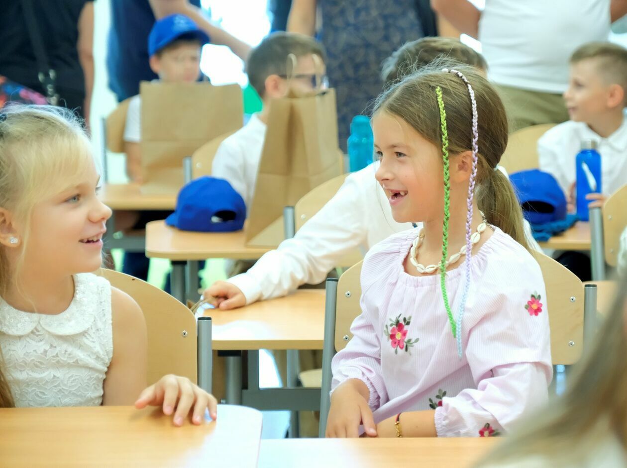  Rozpoczęcie roku szkolnego w nowej Publicznej Szkole Podstawowej Galileo w Lublinie (zdjęcie 27) - Autor: DW