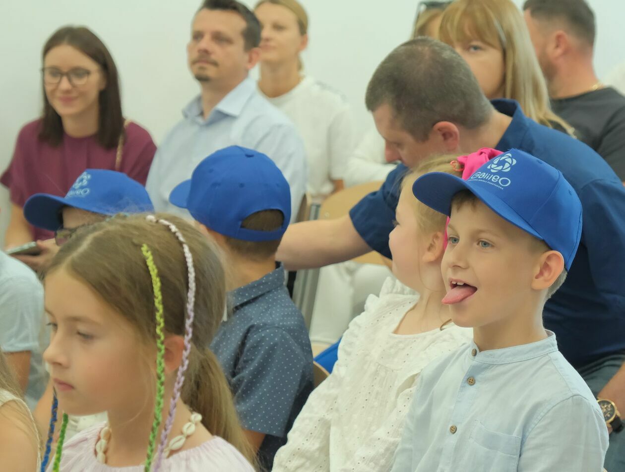  Rozpoczęcie roku szkolnego w nowej Publicznej Szkole Podstawowej Galileo w Lublinie (zdjęcie 10) - Autor: DW