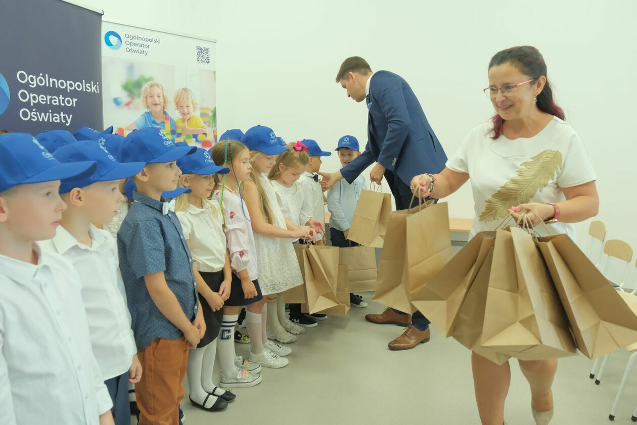  Rozpoczęcie roku szkolnego w nowej Publicznej Szkole Podstawowej Galileo w Lublinie (zdjęcie 15) - Autor: DW