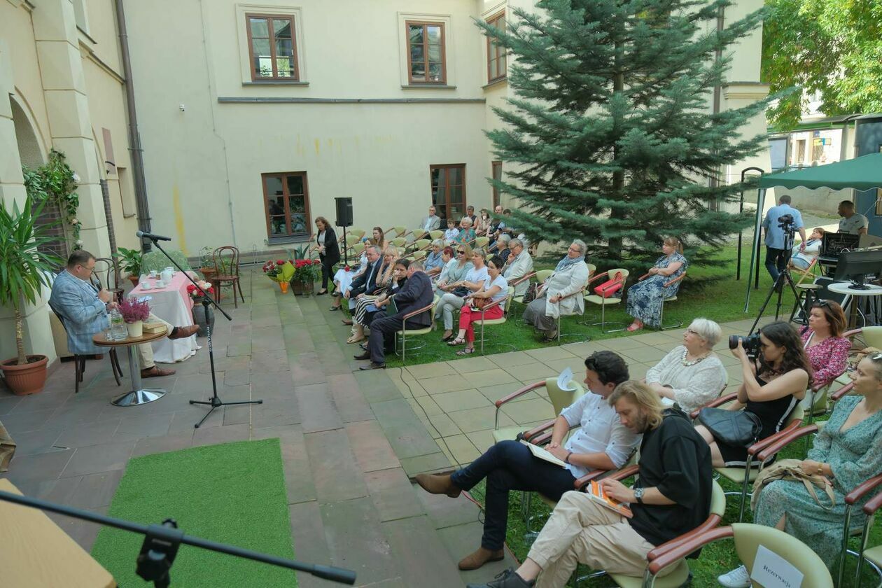  Narodowe Czytanie 2023 - „Nad Niemnem” Elizy Orzeszkowej w WBP (zdjęcie 12) - Autor: DW