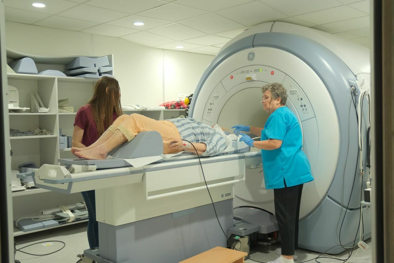 Rezonans magnetyczny zyskał sztuczną inteligencję w szpitalu wojskowym (zdjęcie 10) - Autor: DW