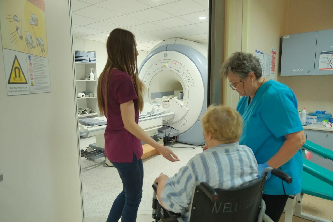  Rezonans magnetyczny zyskał sztuczną inteligencję w szpitalu wojskowym (zdjęcie 3) - Autor: DW