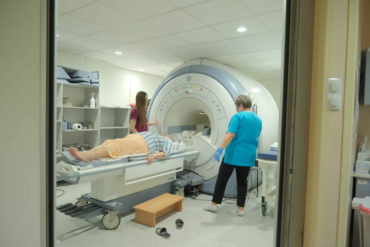  Rezonans magnetyczny zyskał sztuczną inteligencję w szpitalu wojskowym (zdjęcie 8) - Autor: DW