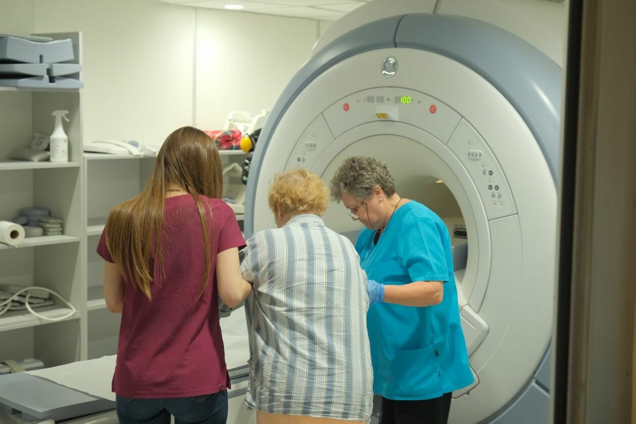 Rezonans magnetyczny zyskał sztuczną inteligencję w szpitalu wojskowym (zdjęcie 5) - Autor: DW