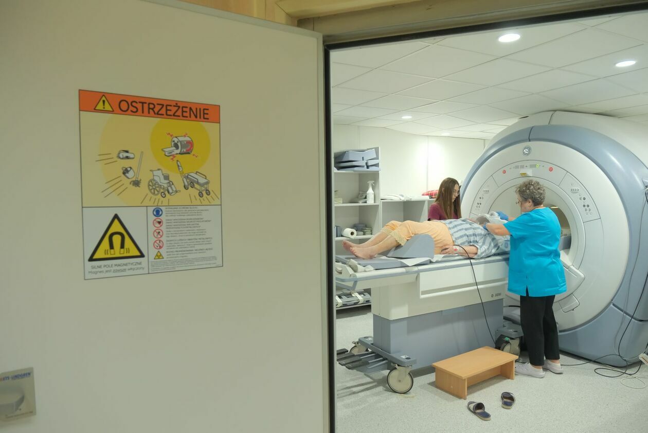  Rezonans magnetyczny zyskał sztuczną inteligencję w szpitalu wojskowym (zdjęcie 12) - Autor: DW