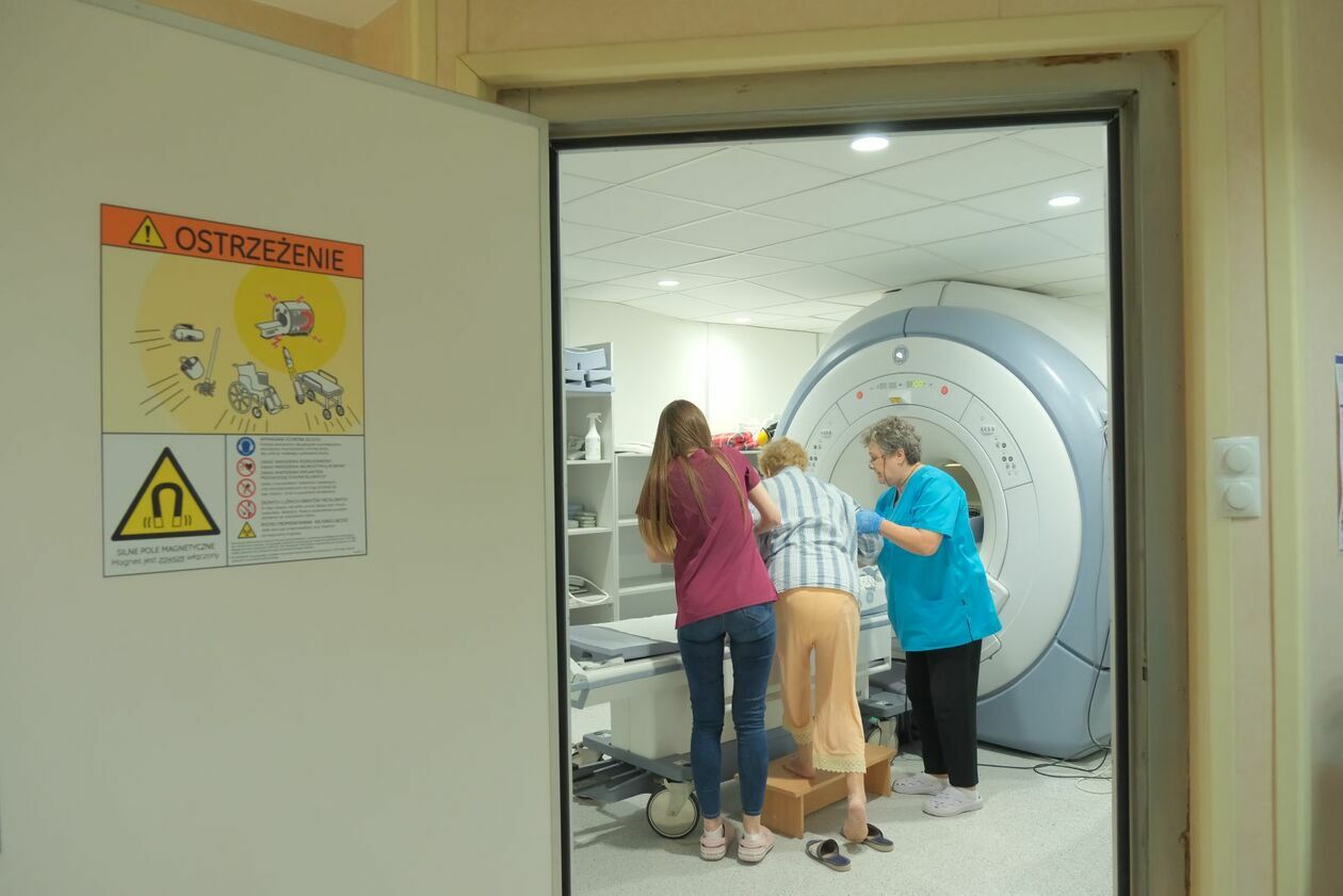  Rezonans magnetyczny zyskał sztuczną inteligencję w szpitalu wojskowym (zdjęcie 6) - Autor: DW