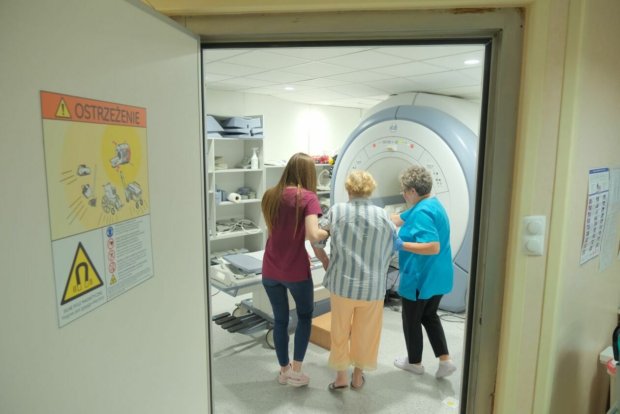  Rezonans magnetyczny zyskał sztuczną inteligencję w szpitalu wojskowym (zdjęcie 4) - Autor: DW