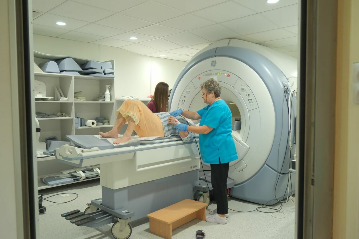  Rezonans magnetyczny zyskał sztuczną inteligencję w szpitalu wojskowym (zdjęcie 9) - Autor: DW