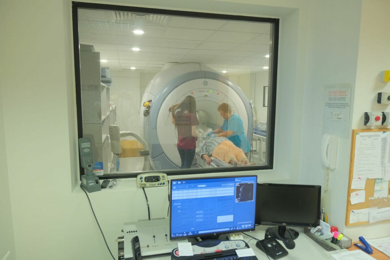  Rezonans magnetyczny zyskał sztuczną inteligencję w szpitalu wojskowym (zdjęcie 7) - Autor: DW