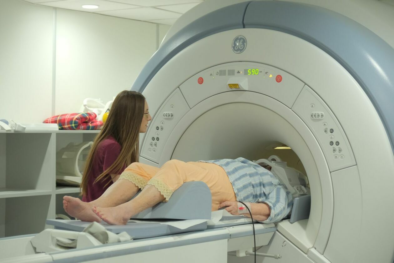  Rezonans magnetyczny zyskał sztuczną inteligencję w szpitalu wojskowym (zdjęcie 14) - Autor: DW