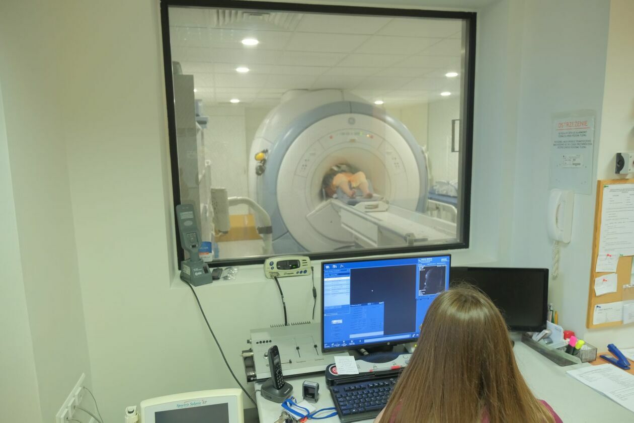  Rezonans magnetyczny zyskał sztuczną inteligencję w szpitalu wojskowym (zdjęcie 15) - Autor: DW