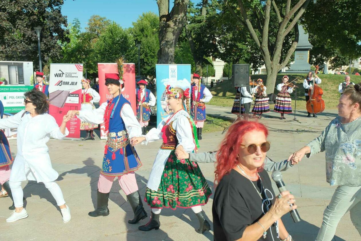  Tańce z Zespołem Pieśni i Tańca „Lublin” im. Wandy Kaniorowej (zdjęcie 5) - Autor: DW