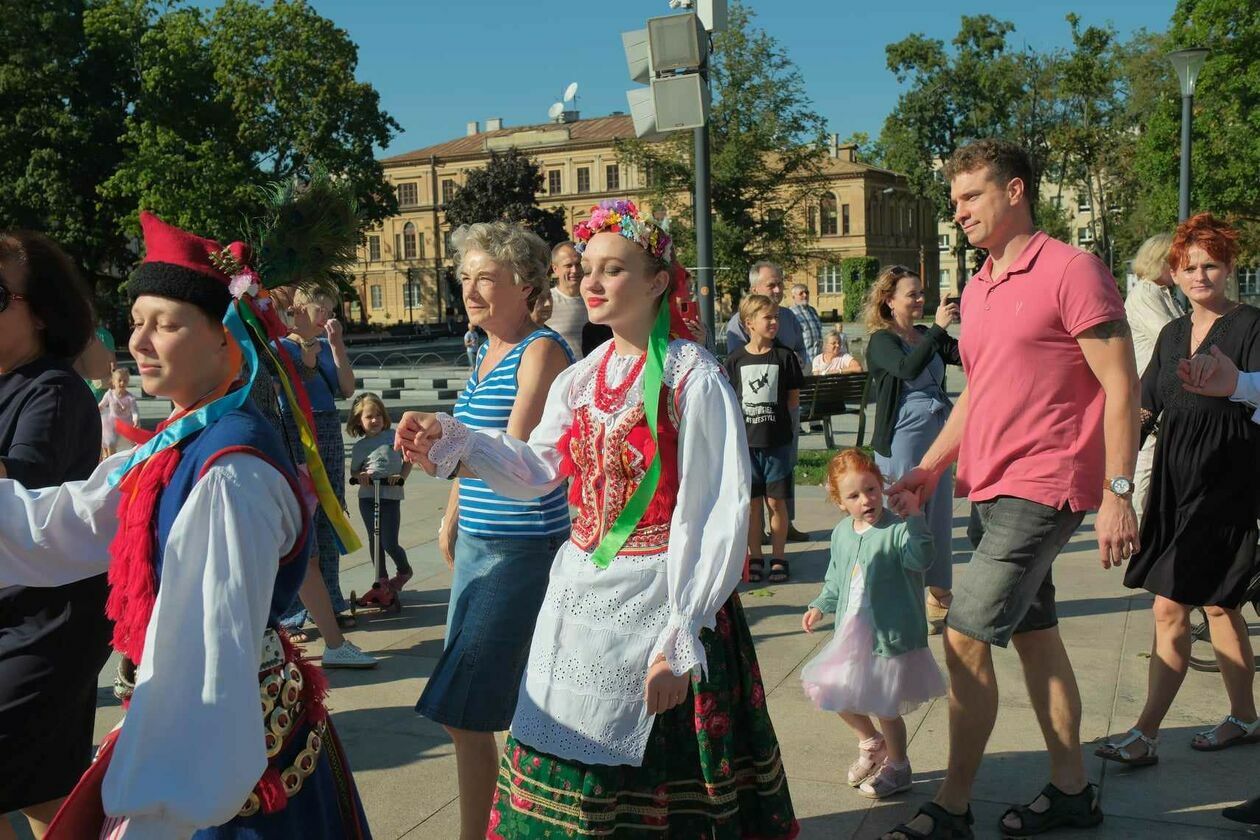  Tańce z Zespołem Pieśni i Tańca „Lublin” im. Wandy Kaniorowej (zdjęcie 7) - Autor: DW