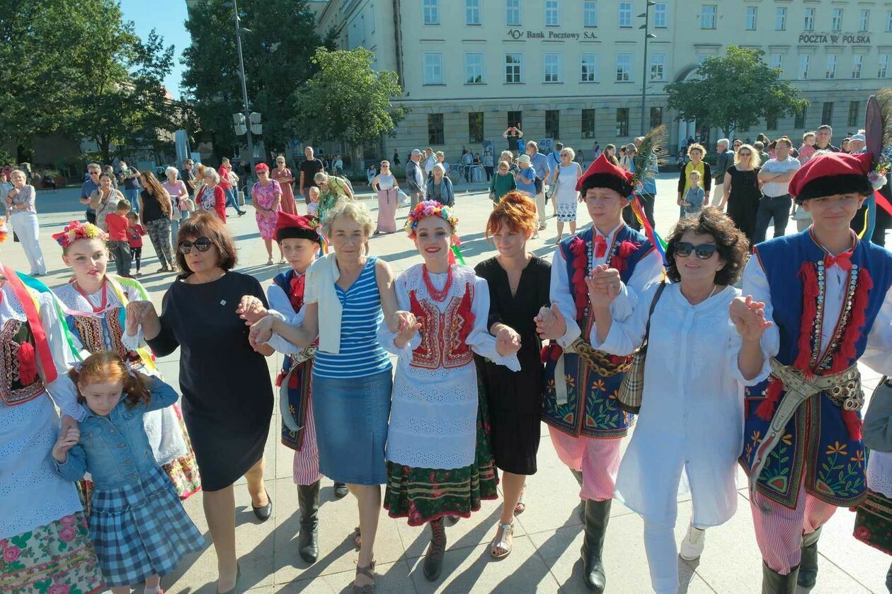  Tańce z Zespołem Pieśni i Tańca „Lublin” im. Wandy Kaniorowej (zdjęcie 24) - Autor: DW