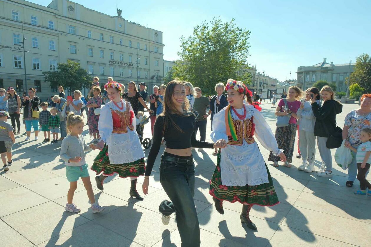  Tańce z Zespołem Pieśni i Tańca „Lublin” im. Wandy Kaniorowej (zdjęcie 1) - Autor: DW