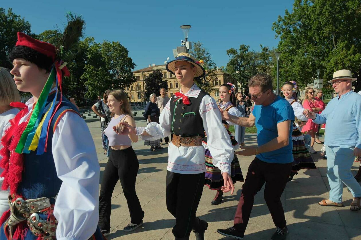  Tańce z Zespołem Pieśni i Tańca „Lublin” im. Wandy Kaniorowej (zdjęcie 12) - Autor: DW