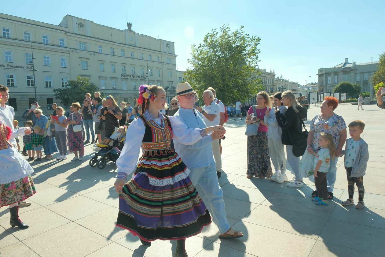  Tańce z Zespołem Pieśni i Tańca „Lublin” im. Wandy Kaniorowej (zdjęcie 19) - Autor: DW