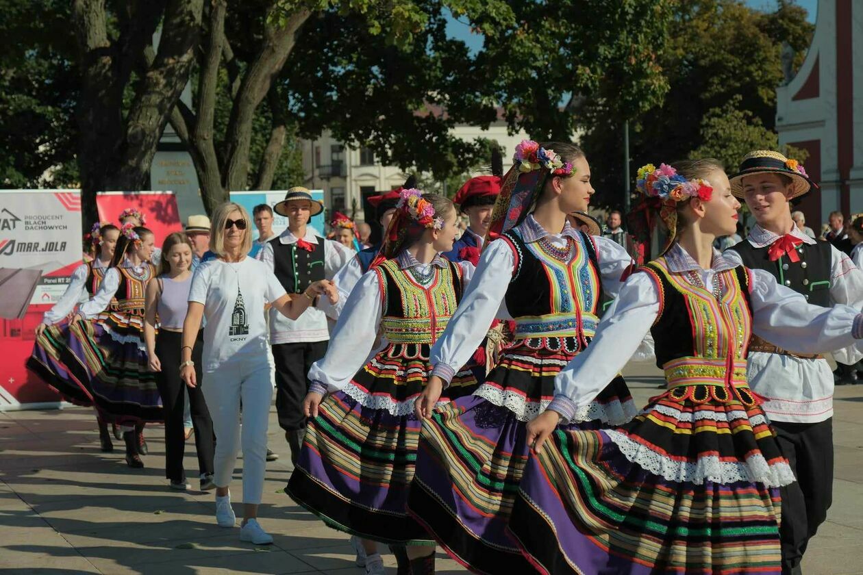  Tańce z Zespołem Pieśni i Tańca „Lublin” im. Wandy Kaniorowej (zdjęcie 22) - Autor: DW