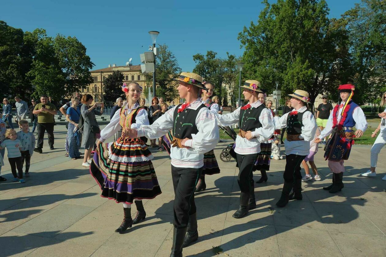  Tańce z Zespołem Pieśni i Tańca „Lublin” im. Wandy Kaniorowej (zdjęcie 11) - Autor: DW