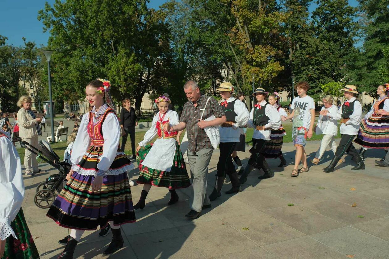  Tańce z Zespołem Pieśni i Tańca „Lublin” im. Wandy Kaniorowej (zdjęcie 20) - Autor: DW