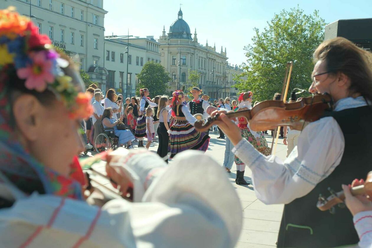  Tańce z Zespołem Pieśni i Tańca „Lublin” im. Wandy Kaniorowej (zdjęcie 6) - Autor: DW