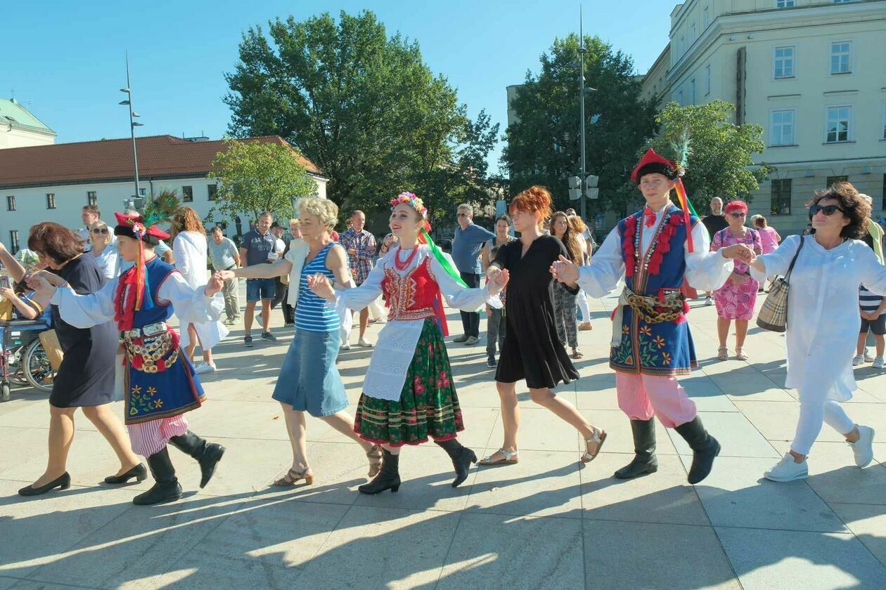  Tańce z Zespołem Pieśni i Tańca „Lublin” im. Wandy Kaniorowej (zdjęcie 16) - Autor: DW