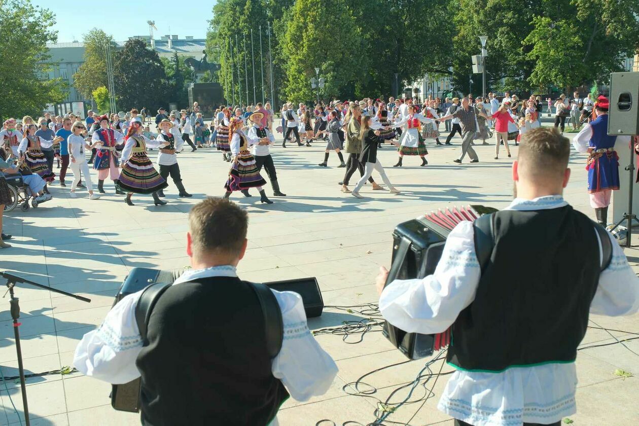  Tańce z Zespołem Pieśni i Tańca „Lublin” im. Wandy Kaniorowej (zdjęcie 29) - Autor: DW