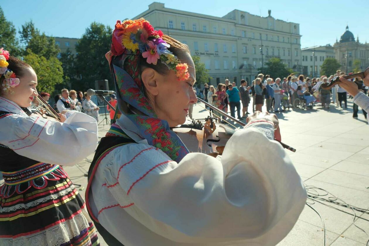  Tańce z Zespołem Pieśni i Tańca „Lublin” im. Wandy Kaniorowej (zdjęcie 3) - Autor: DW