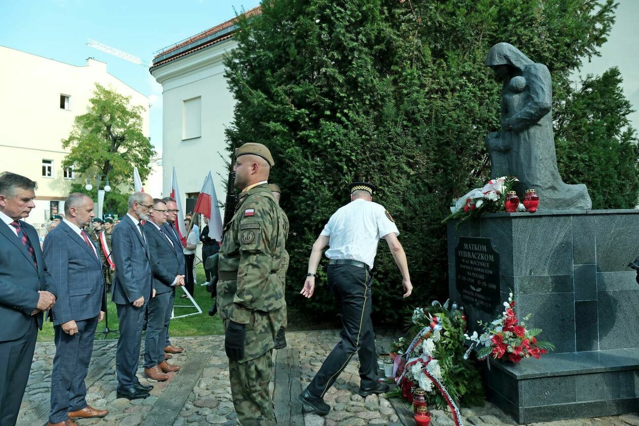  84. rocznica agresji ZSRR na Polską oraz Światowy Dzień Sybiraka w Lublinie (zdjęcie 34) - Autor: DW