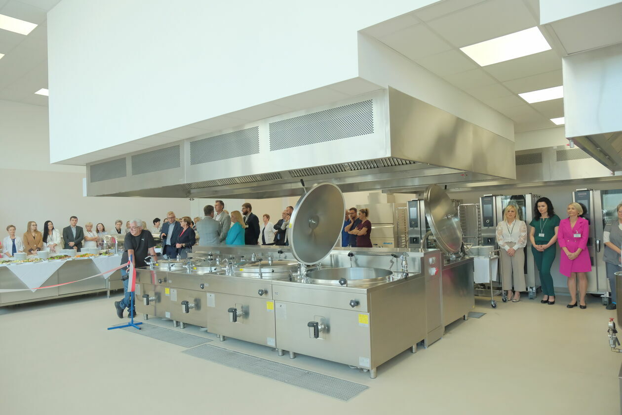  Otwarcie nowej kuchni i pralni w szpitalu przy al. Kraśnickiej (zdjęcie 2) - Autor: DW