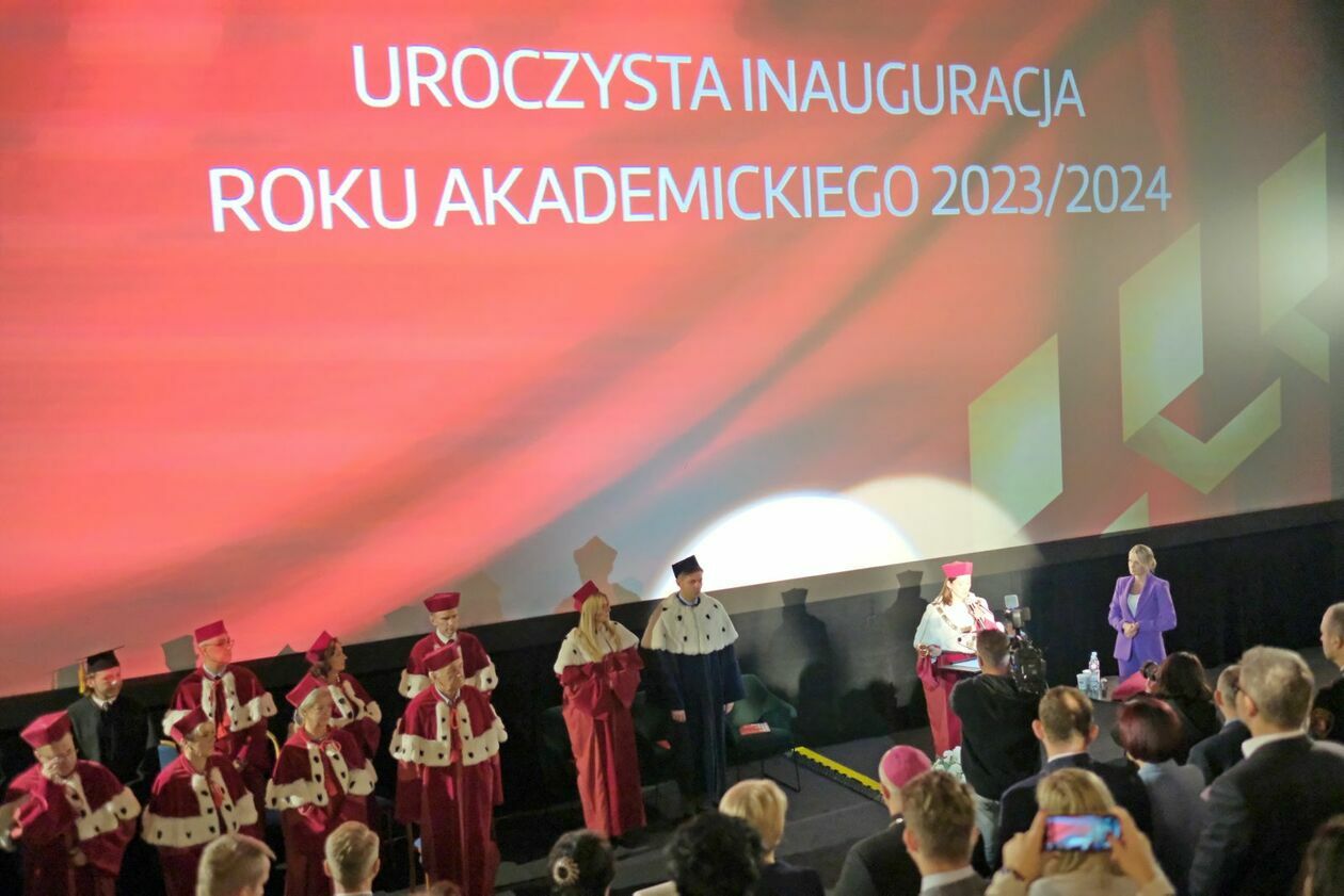  Inauguracja roku akademickiego na WSPiA (zdjęcie 4) - Autor: DW