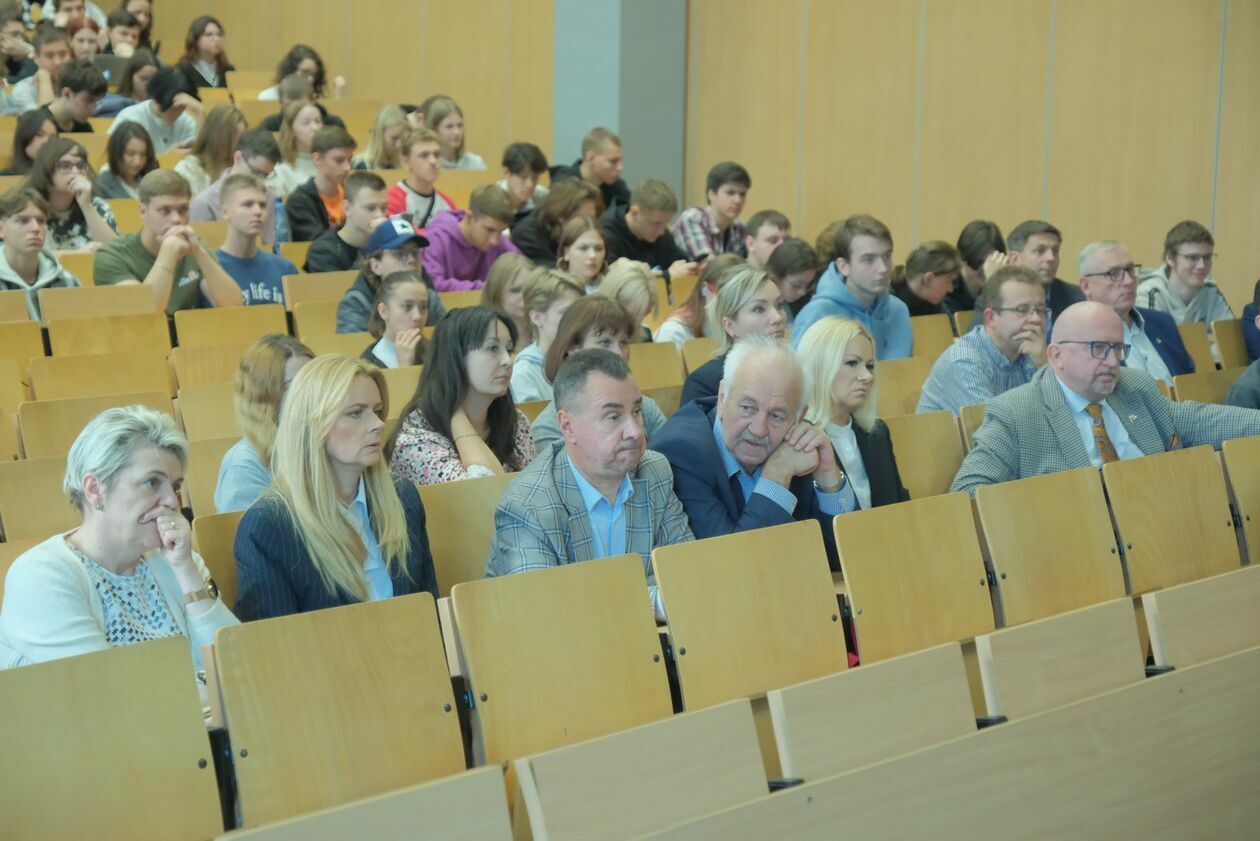  Debata kandydatów na senatorów w lubelskiej WSPA (zdjęcie 6) - Autor: DW